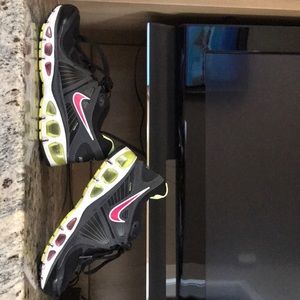 Barely used woman Nike AirMax shoes